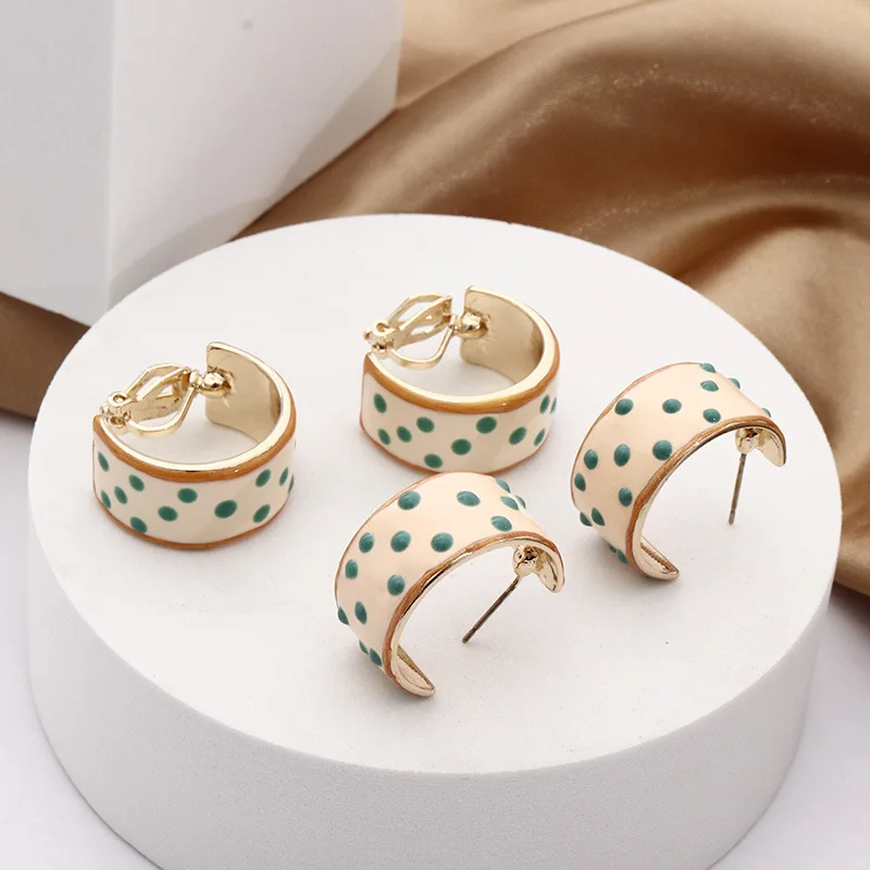 

Milky White Dripping Oil Earrings Circle Polka Dots Graffiti Earrings Korean Style Design Clips Earrings Wholesale Women Jewelry