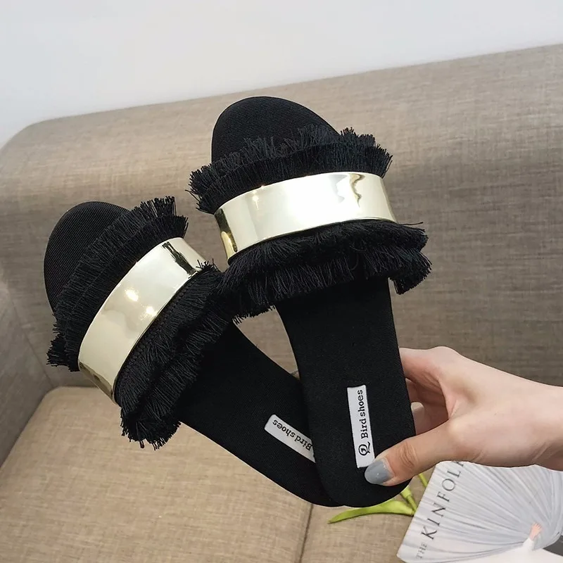 Летние тапочки женские стильные туфли на плоской подошве с металлическими