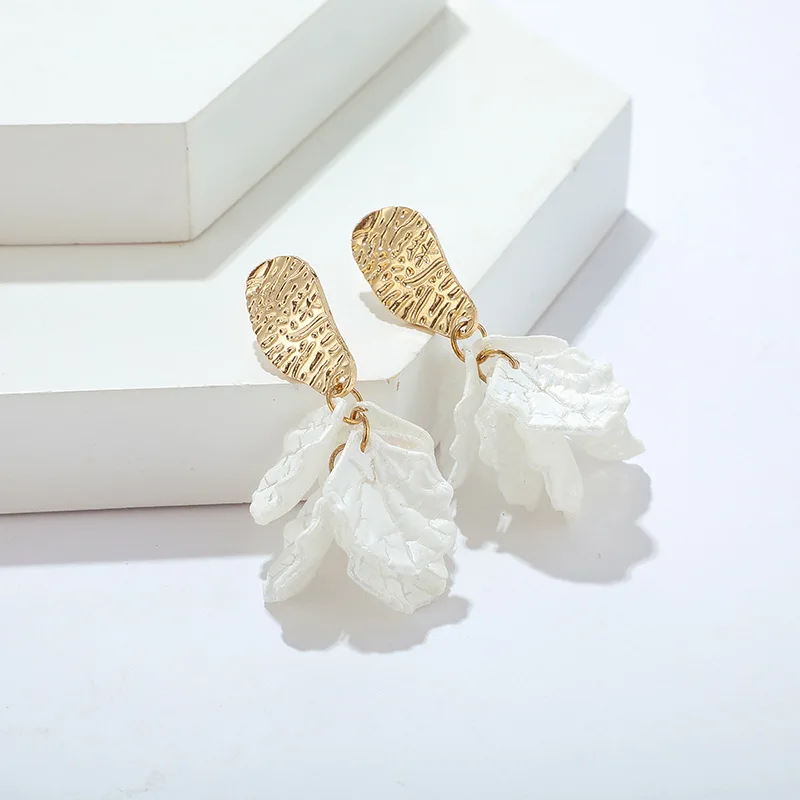 Женские серьги гвоздики в Корейском стиле вечерние нные с белыми лепестками и