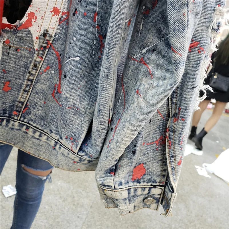 Куртка женская джинсовая демисезонная свободная с принтом граффити и блестками