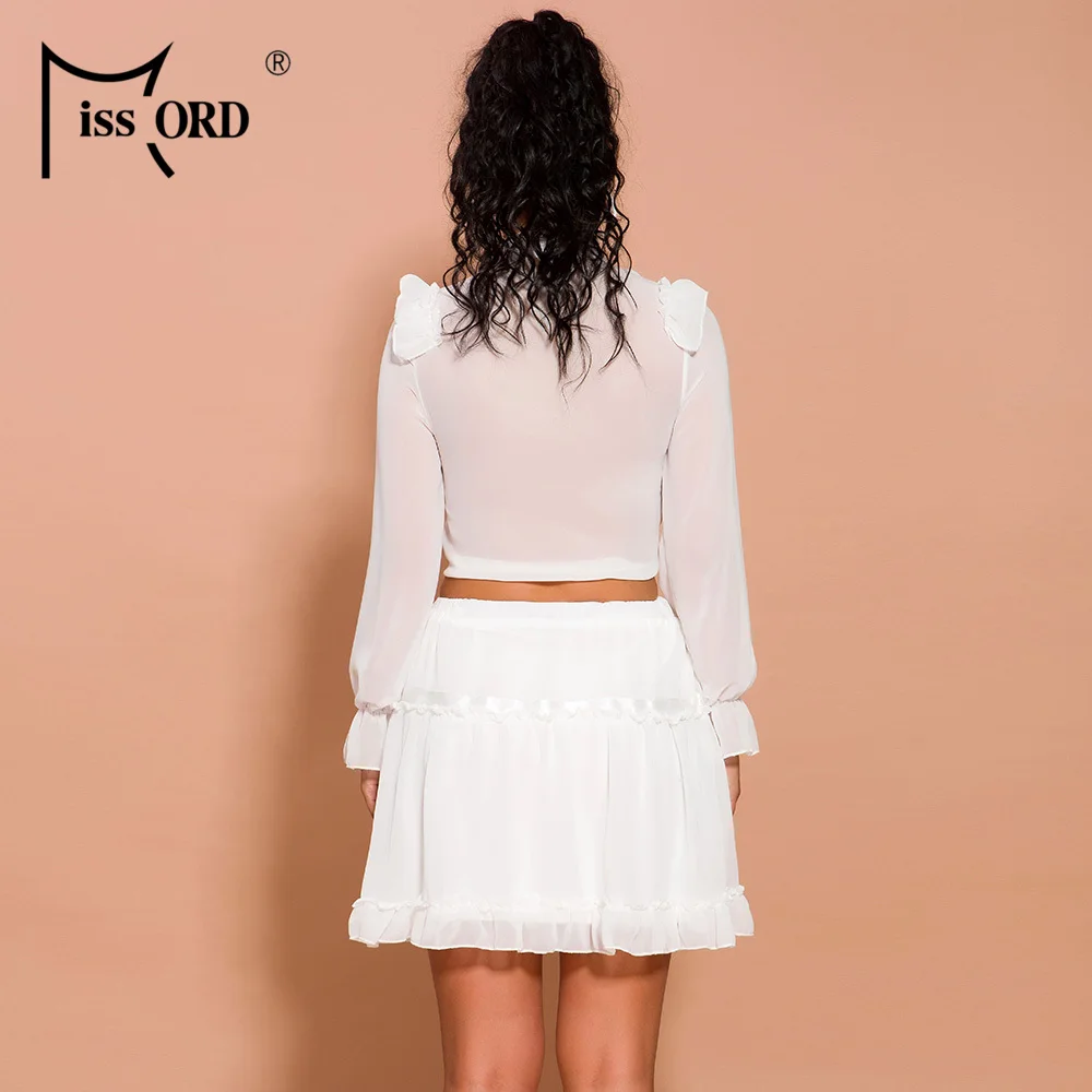 Женское мини-платье Missord с глубоким треугольным вырезом и оборками элегантные