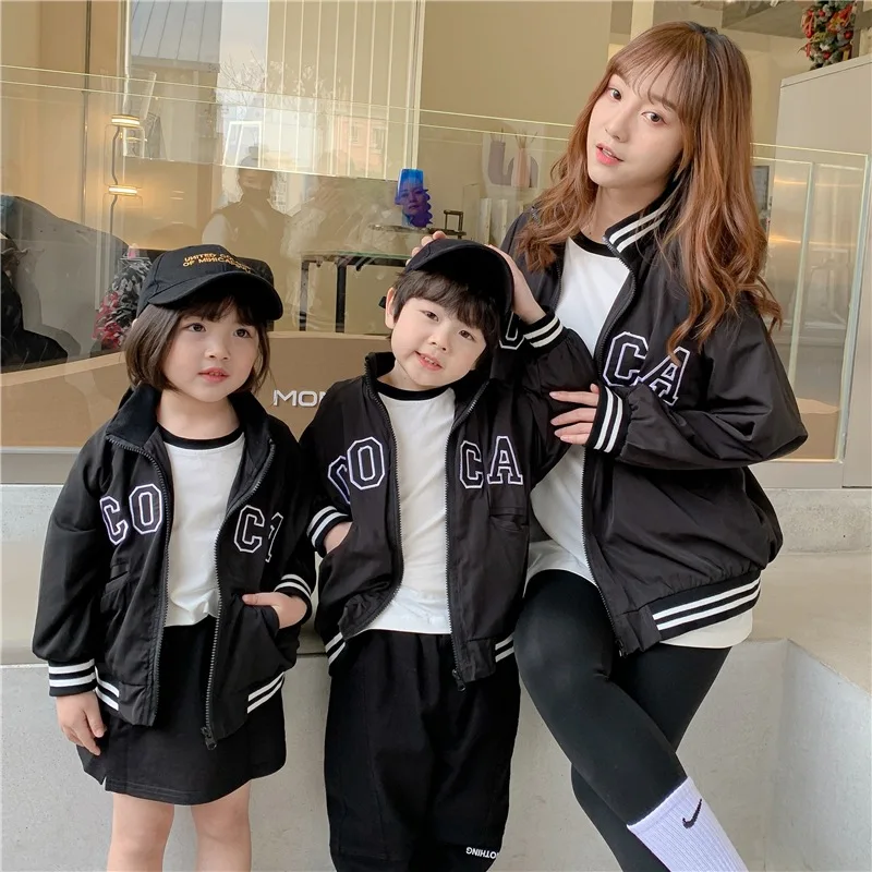

Family Matching Outfits New Spring&autumn Coat Mother Kids Fashion Embroidery Standing Collar Family Look Jacket Baby Clothes