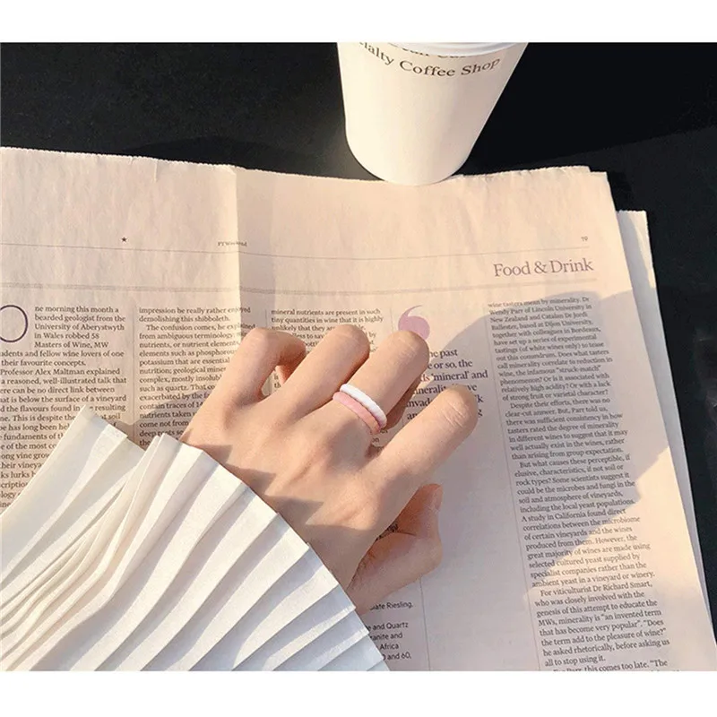 8pcs Women Silicone Wedding Band Ring Thin-Silicone Stackable Rings Comfort Fit Women Sparkle Rubber Band Elegant Flexible
