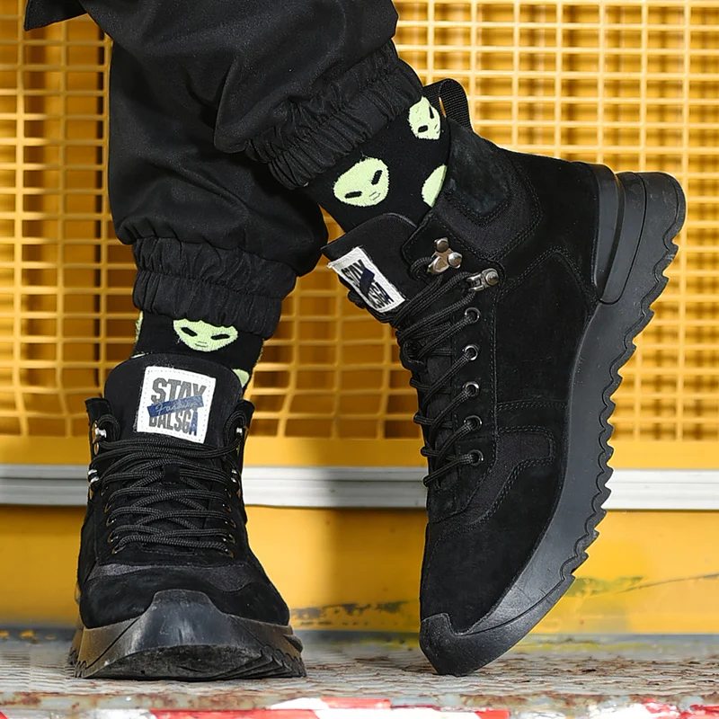 

ZSAUAN Outdoor Street Fashion Young Men Boots Pig Leather Casual Sneakers for Men High Top Autumn Spring Lace-up Sandy Shoes