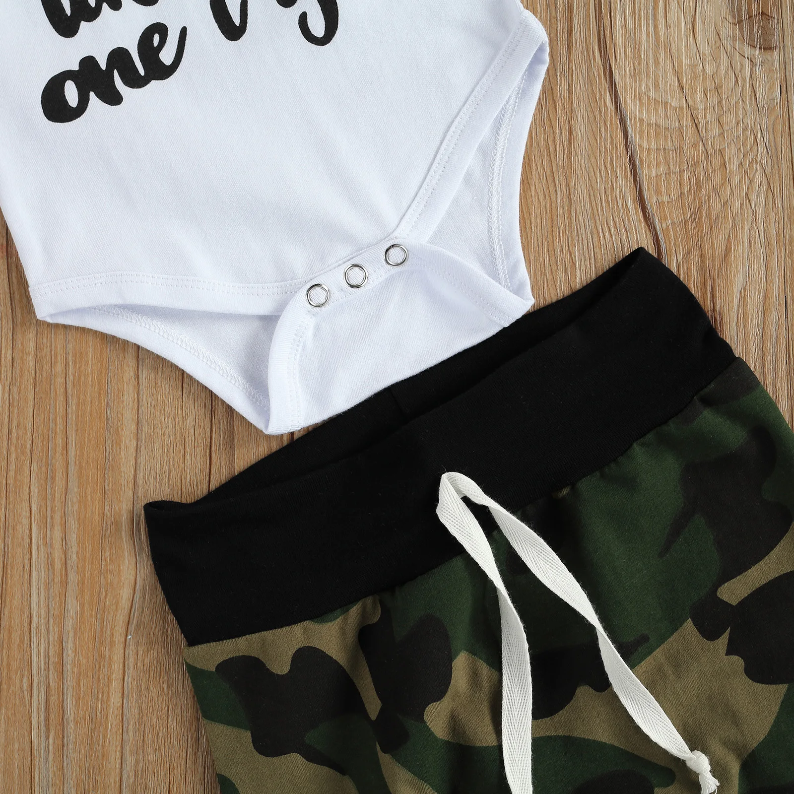 

0-18M Infant Baby Boy Casual Clothing Letter Print Short Sleeve Romper Top+Camouflage Print Harem Pants+Hat 3pcs Outfits 2021