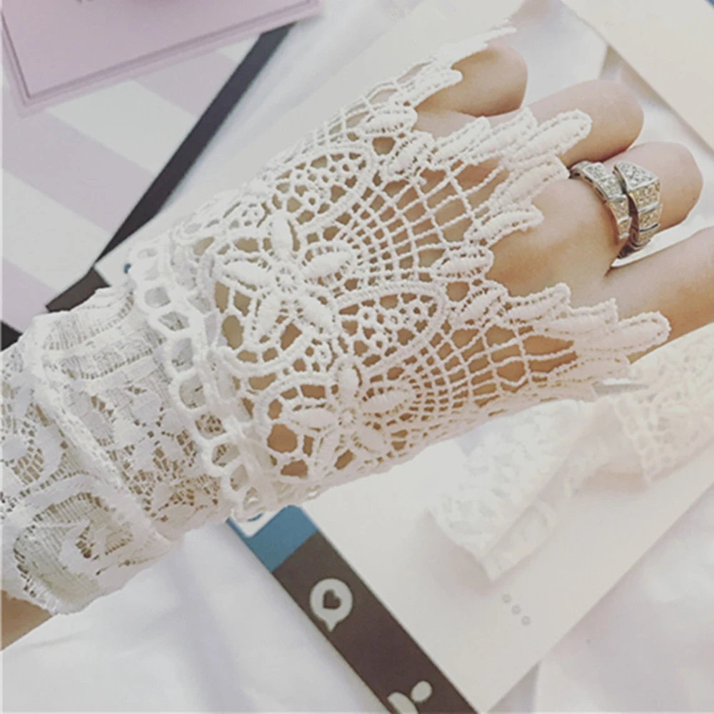 2 искусственные кружевные перчатки с расклешенными рукавами женские