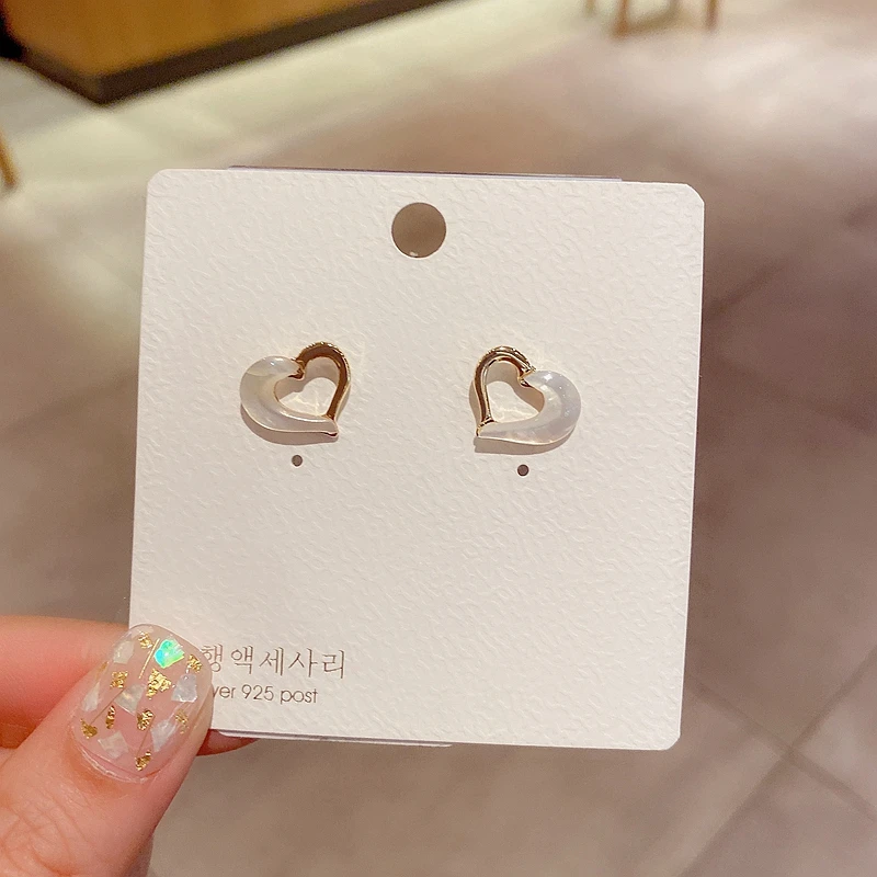 

Aesthetic Gold Color Heart Earrings Fancy Natural Shell Stud Earrings Women Girls Party Gift Jewelry