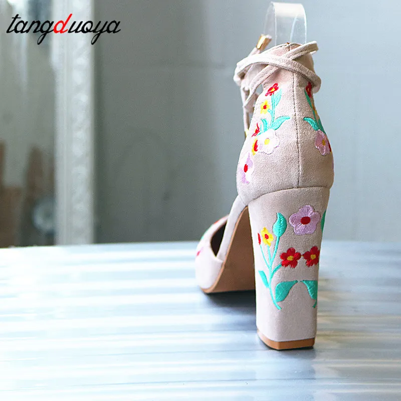 Женские туфли лодочки с вышивкой на высоком каблуке размера плюс Туфли ремешком