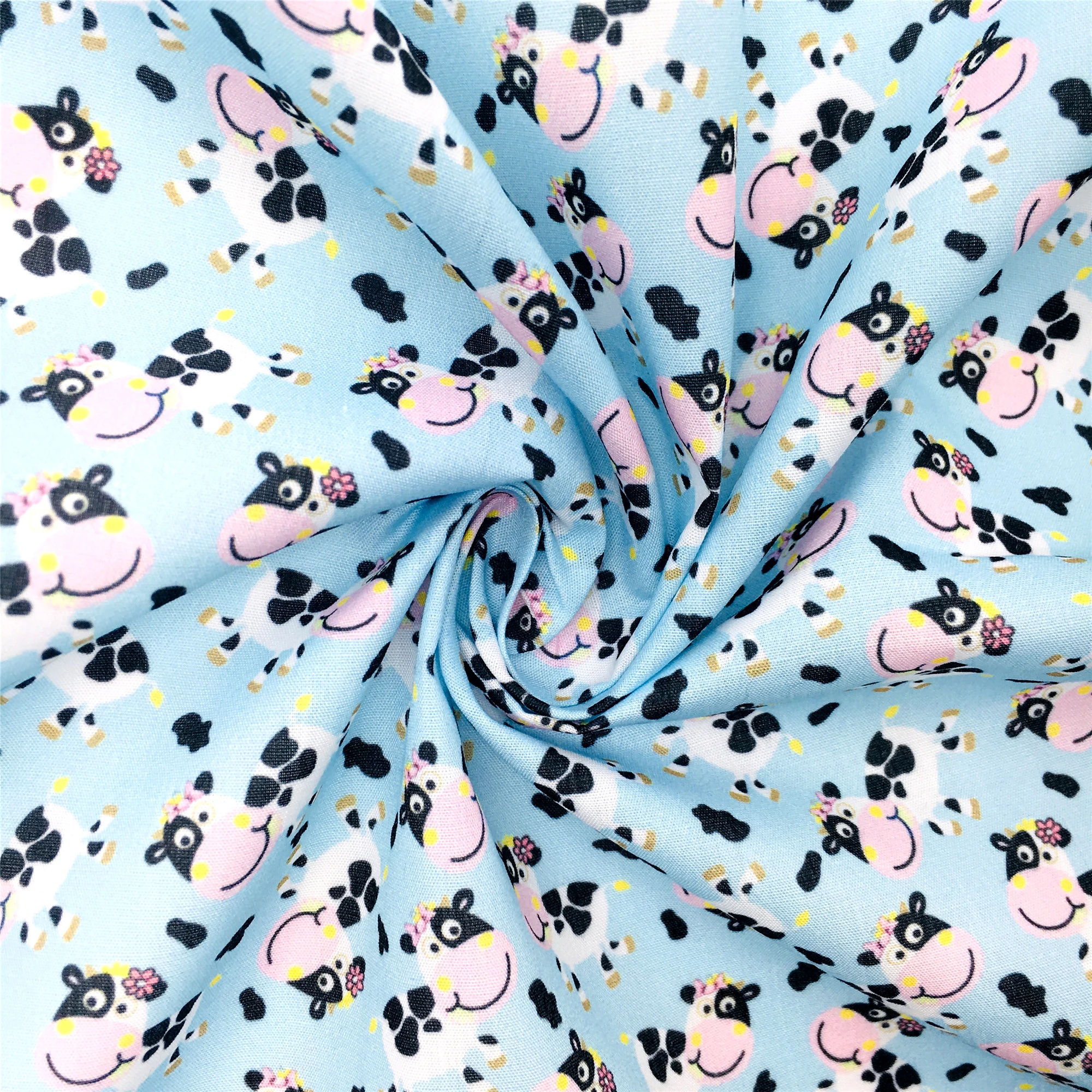 С изображением коровы полиэфир хлопчатобумажной ткани из кусков для шитья кукол