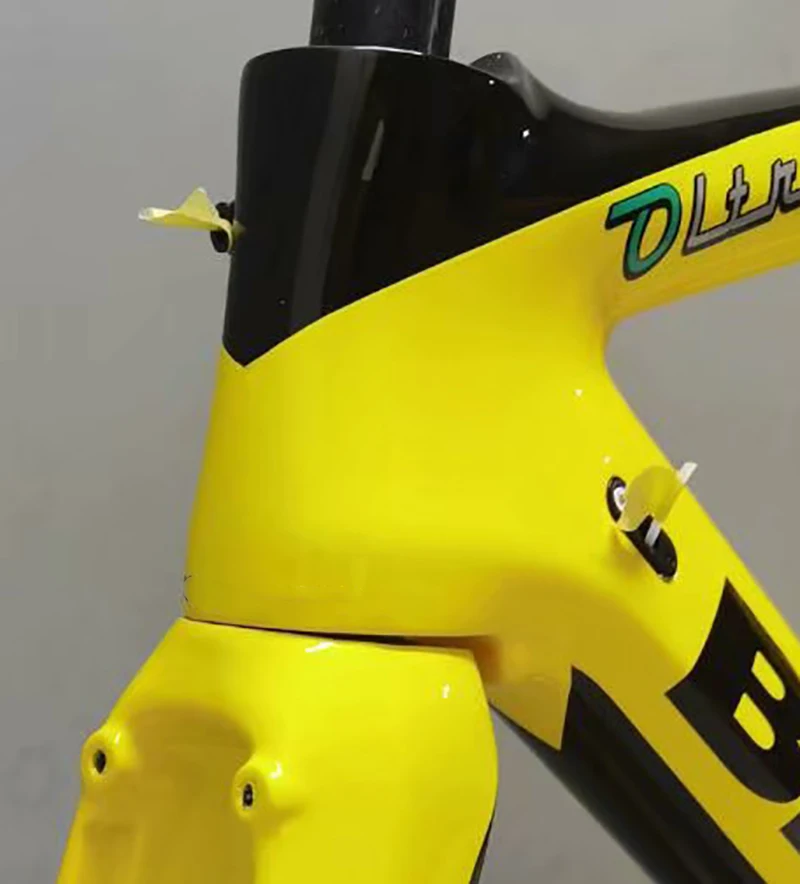 

Carbon fiber frame XR4 carbon fiber road bike frame Ultra light frame: carbon fiber frame + front fork + seatpost + clip + earph