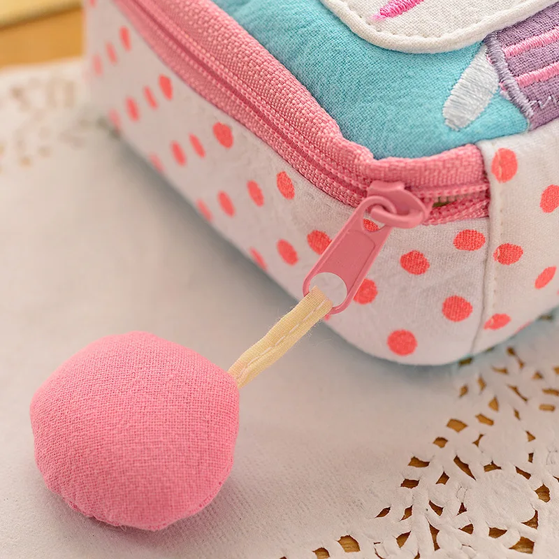 Прекрасный мультфильм молния положить тампон принять посылка гигиенический