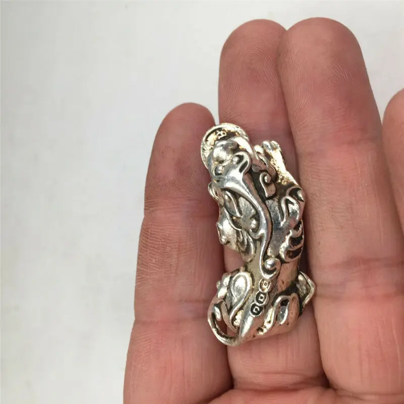 China Antieke Tibetaanse Zilveren Handcarvd Bixie Dappere Troepen Вешалка для монет