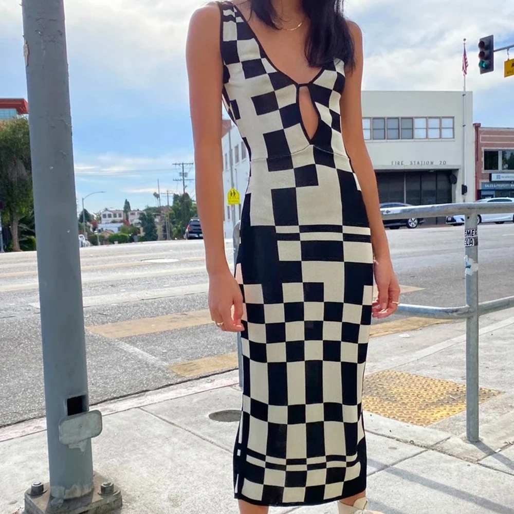 Трикотажное длинное платье с вырезами сексуальное черное без рукавов открытой