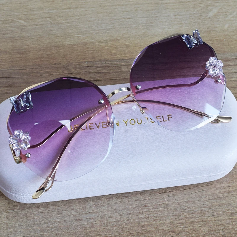 

2021 new diamond inlaid oval Sunglasses Women's borderless butterfly flower Sunglasses Women's advanced feeling