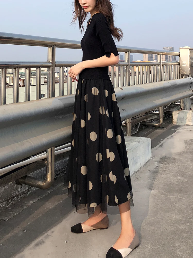 Платье женское трапециевидное в горошек с рукавом до локтя V-образным вырезом