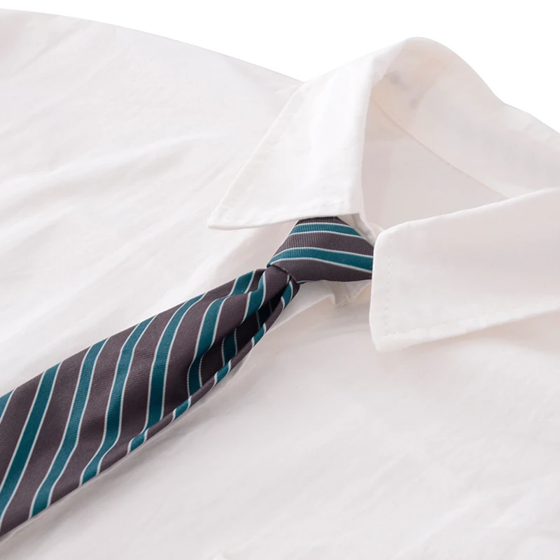 Женская короткая рубашка с асимметричным подолом осень 2021 в стиле преппи