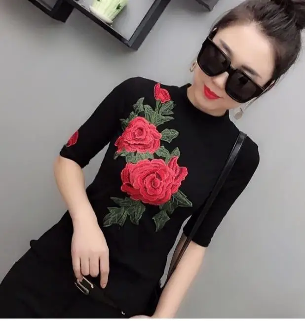 Женская хлопковая Футболка с вышивкой красная круглым вырезом и рукавом до локтя