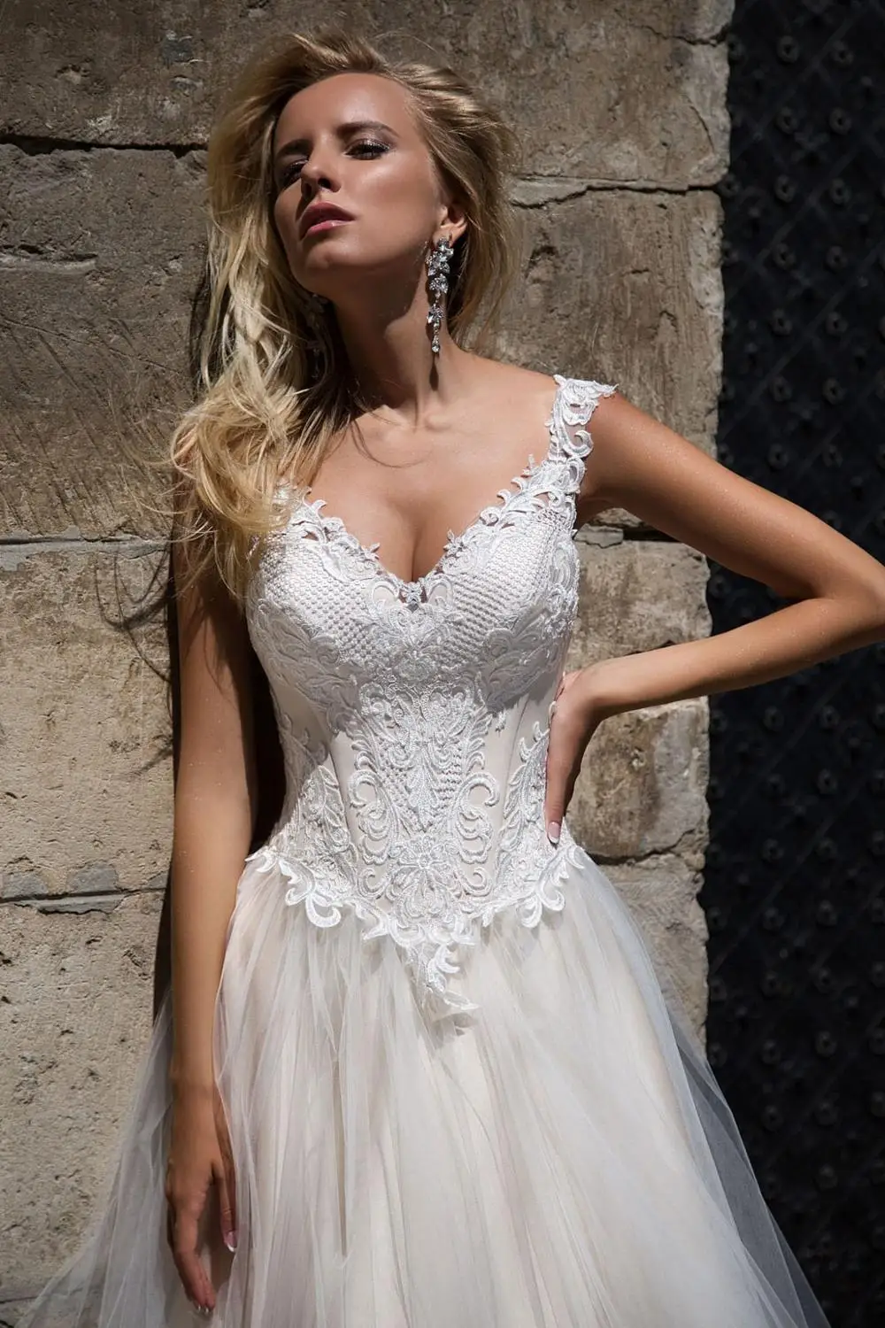 V-образным вырезом Топ Кружева Замочная скважина Назад Свадебные платья из