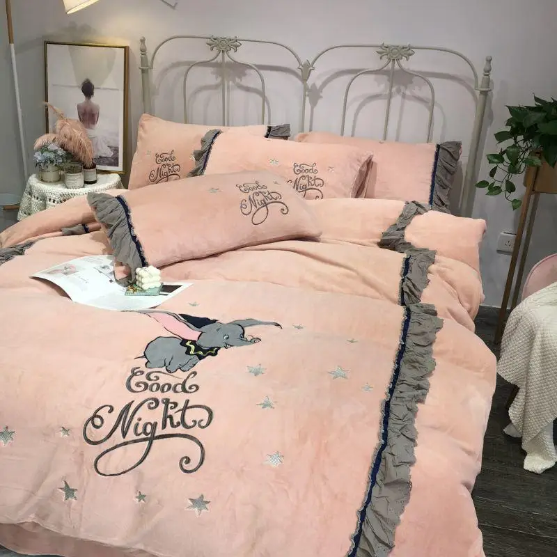 Комплект постельного белья с изображением летающего слона светло-розовый