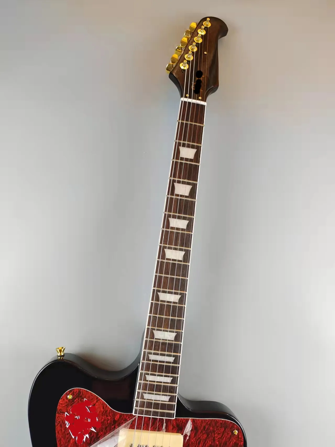 Электрическая гитара огненная электрическая черные золотые аксессуары пикапы P90