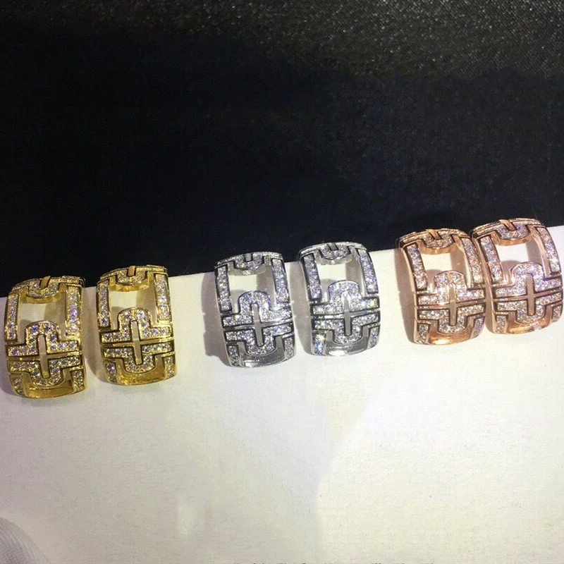 Роскошные женские серьги гвоздики с вырезами из бриллиантов покрытые 18 к