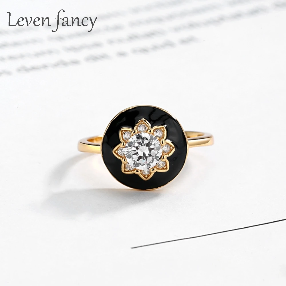 

Кольцо из серебра 925 пробы с черной эмалью и круглыми пуговицами