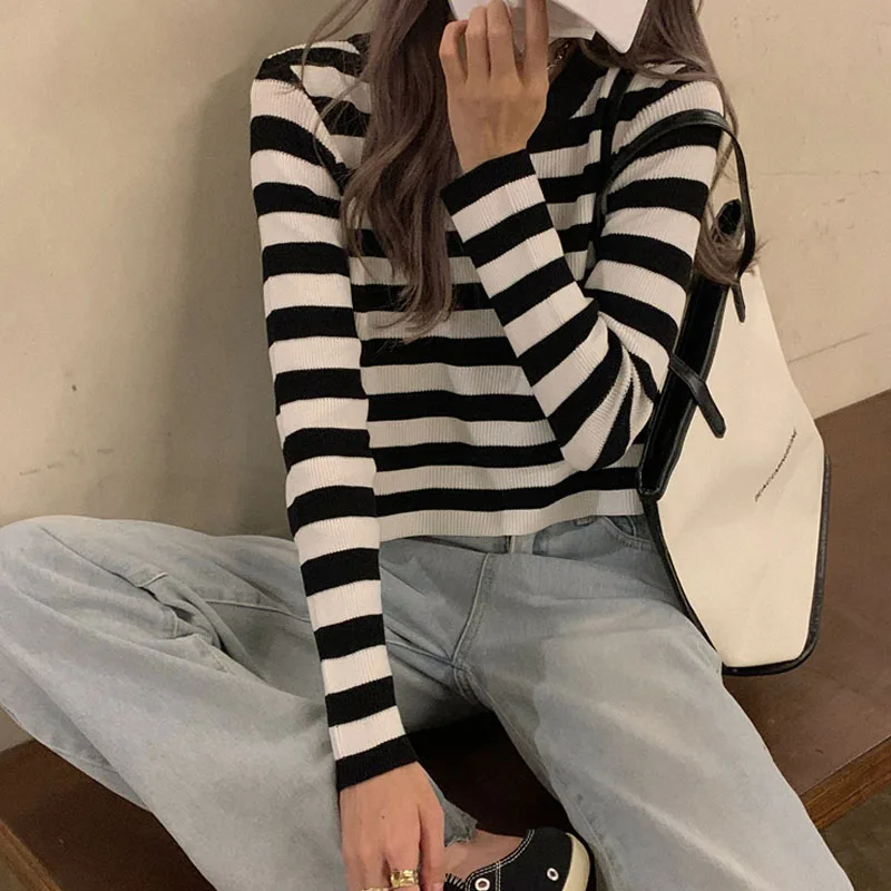

2021 Spring And Summer New Long Sleeved Woman O-Neck Striped Pullover Tee Slim Fashion Knitted Bottoming T-Shirt