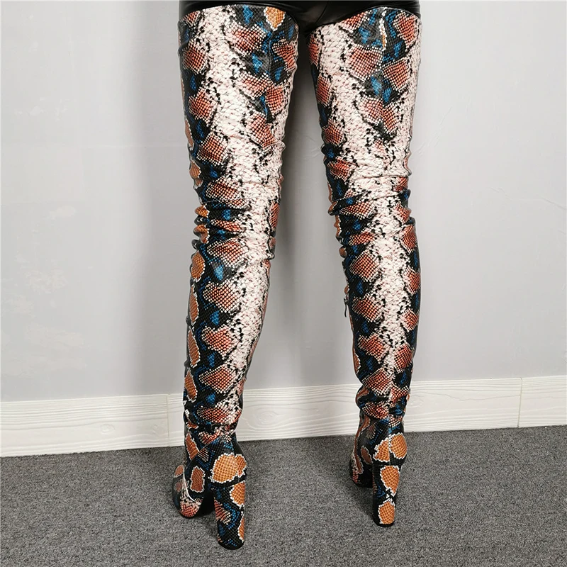 Оригинальные Модные ботфорты под змеиную кожу зеленого и коричневого цвета