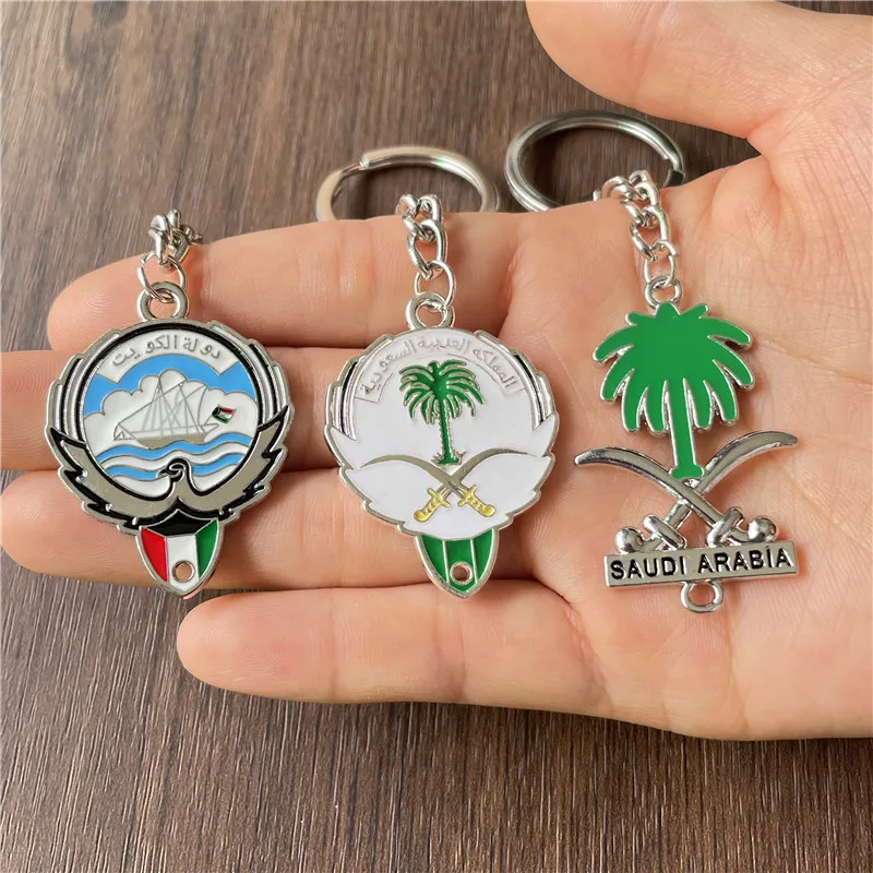 

New two-color dripping oil coconut tree sailboat keychain imitation platinum tag, charming and cute fashion men and women wear
