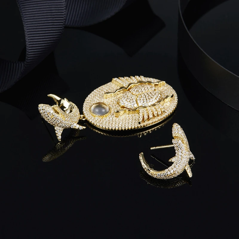 Храм S925 Серебряная Акула Scarab ассиметричные болтающиеся серьги 18K золото Цвет с AAA