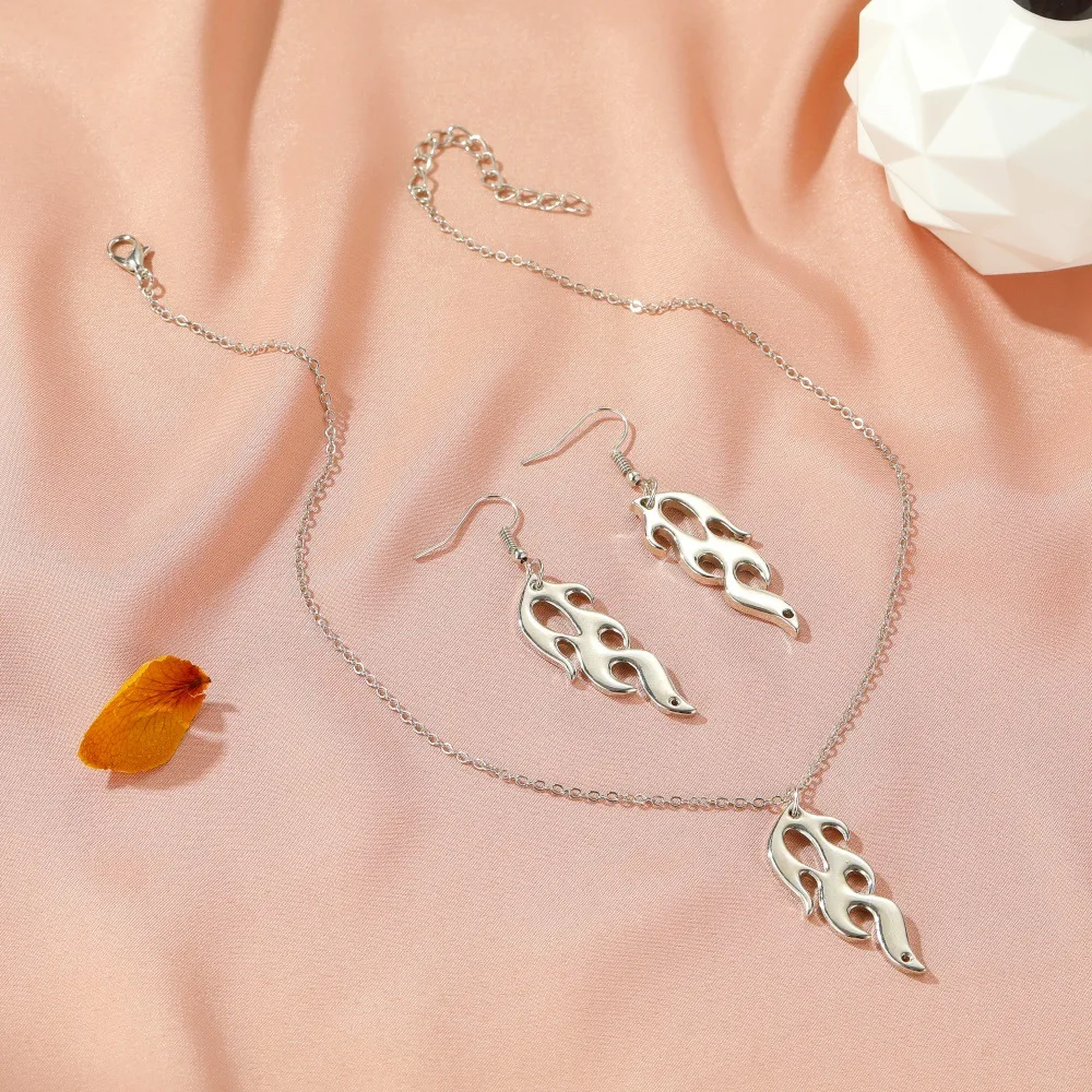 

2021Hyperbole Individuality Creative Earrings Design Flame Women Fashion Punk Style Stud Earrings Adorn Article Jewelry Gift