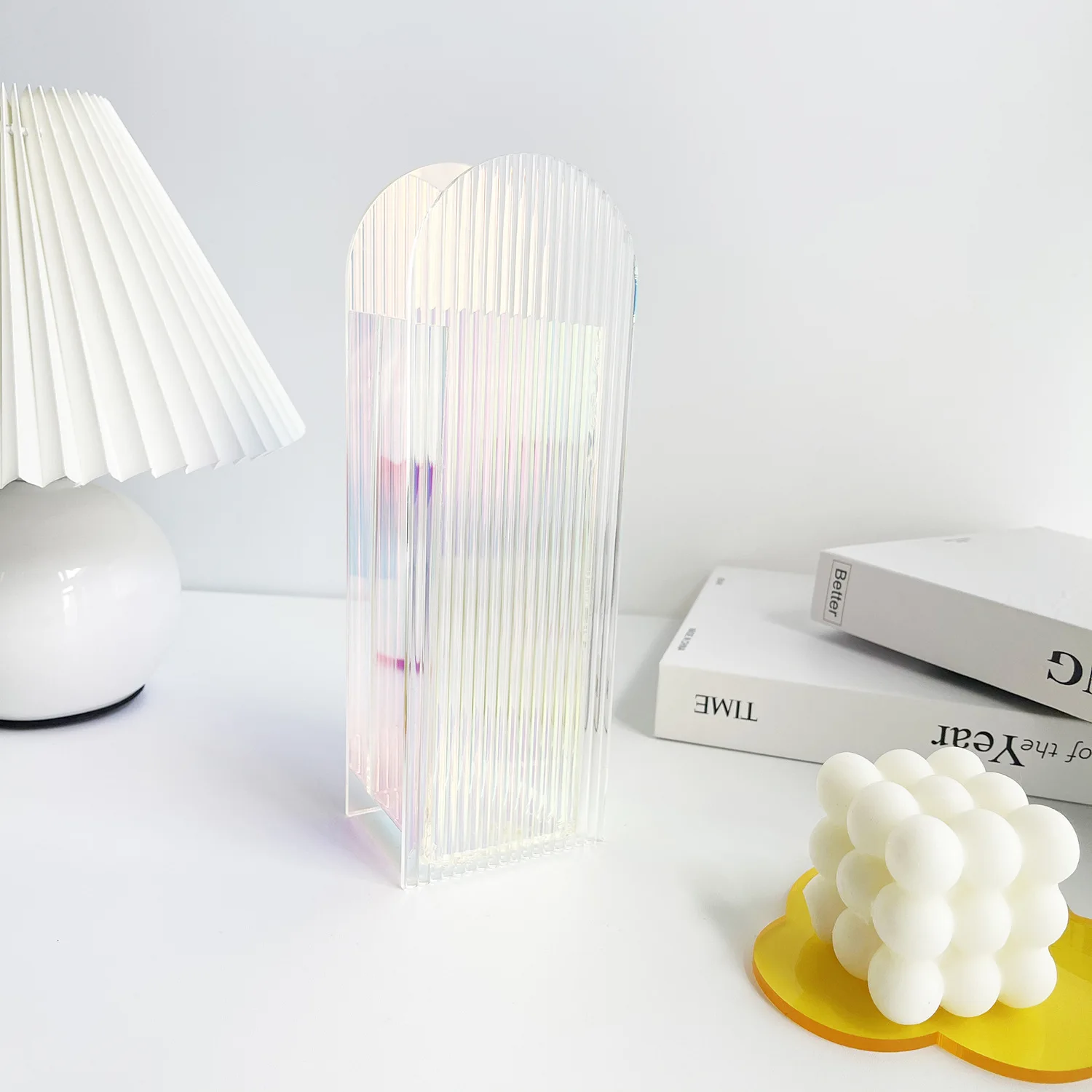 

Радужные акриловые вазы