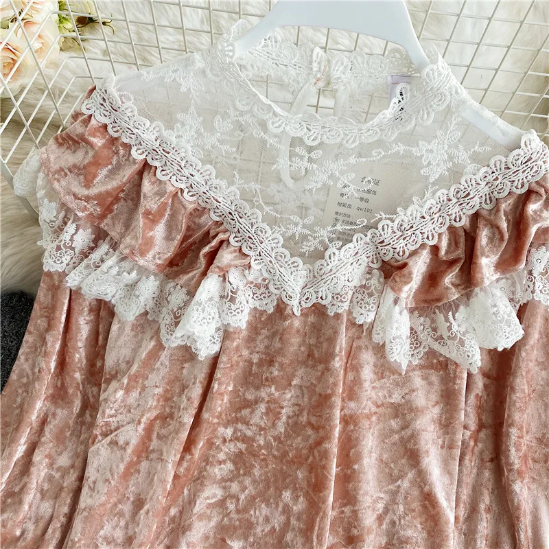 

Women Autumn New Blouse Stand Collar Velvet Shirts Niche ruffles Lace Stitching Loose Long-sleeved Tops Female Blusa GX1075