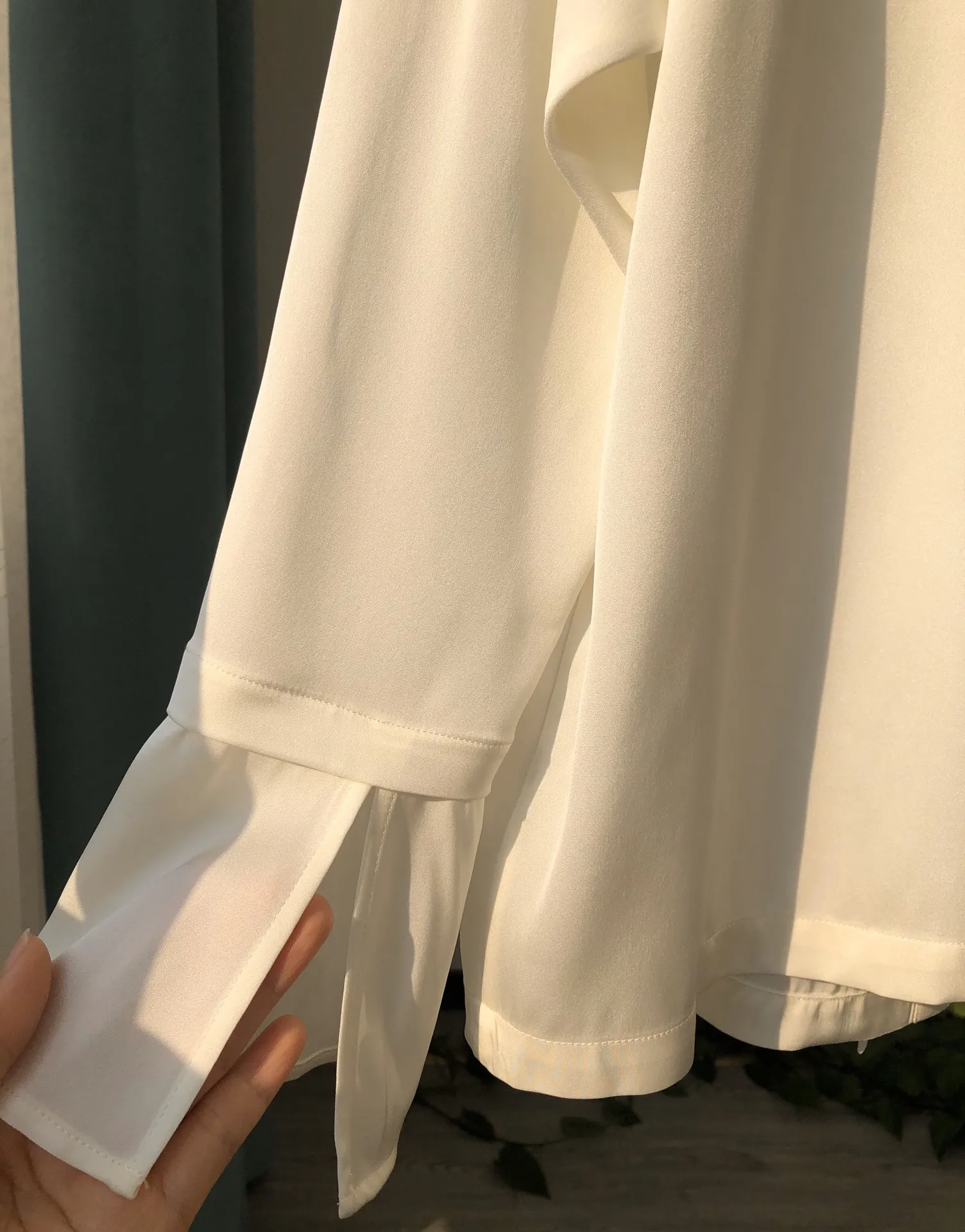 

Women's Ribbon Silk Shirt V-neck Bow Cuff Slits Long Sleeve Loose Simple Office Lady Blouse &Top