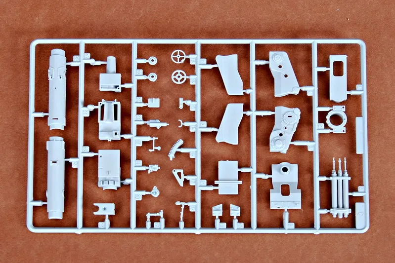 Trumpeter 00350 1/35 немецкий 12,8 см Selbstfahrlafette L/6" Sturer Emil"-набор моделей
