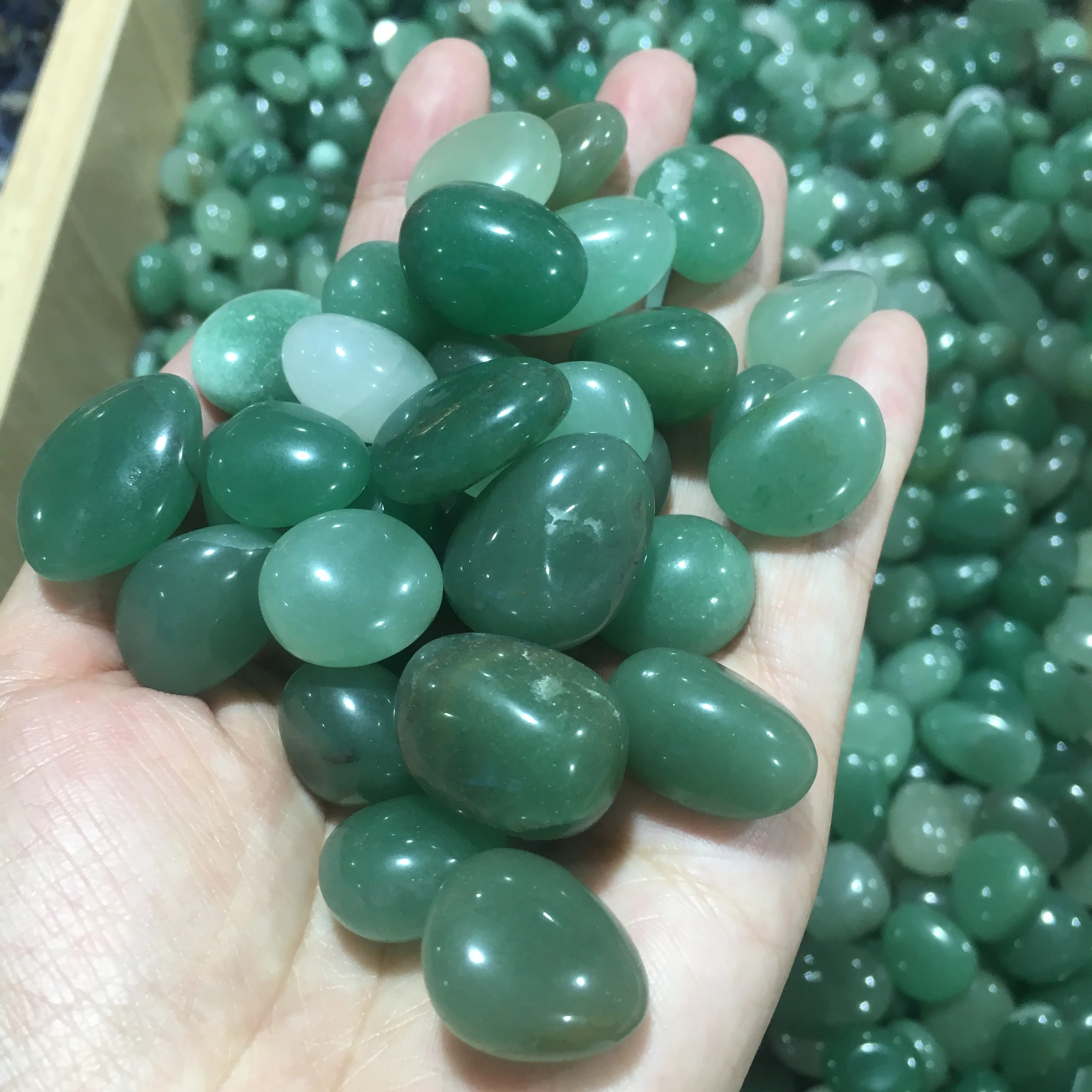 

Natural Polished Gemstone crystal Pebble stones Green Aventurine Bulk Tumbled stones for Reiki
