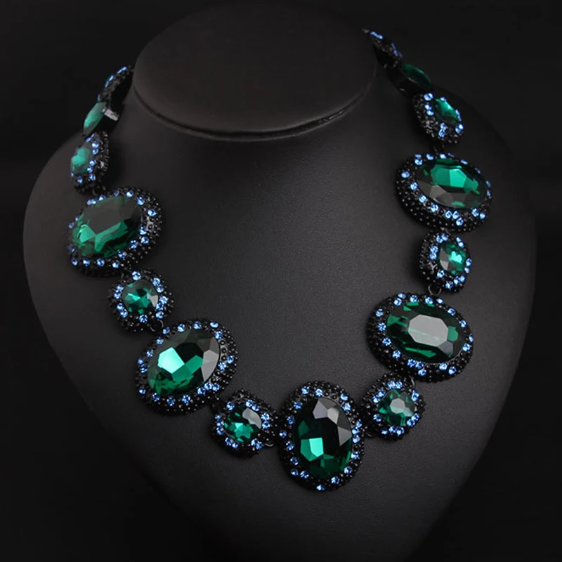 Ожерелье с зеленым драгоценным камнем Массивное колье Кристальный воротник
