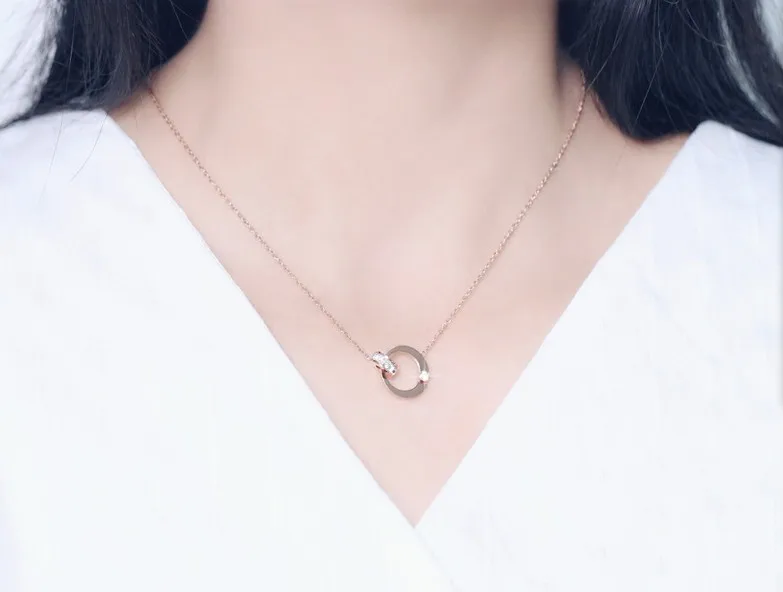 Женское простое короткое ожерелье из австрийской титановой стали с кристаллами