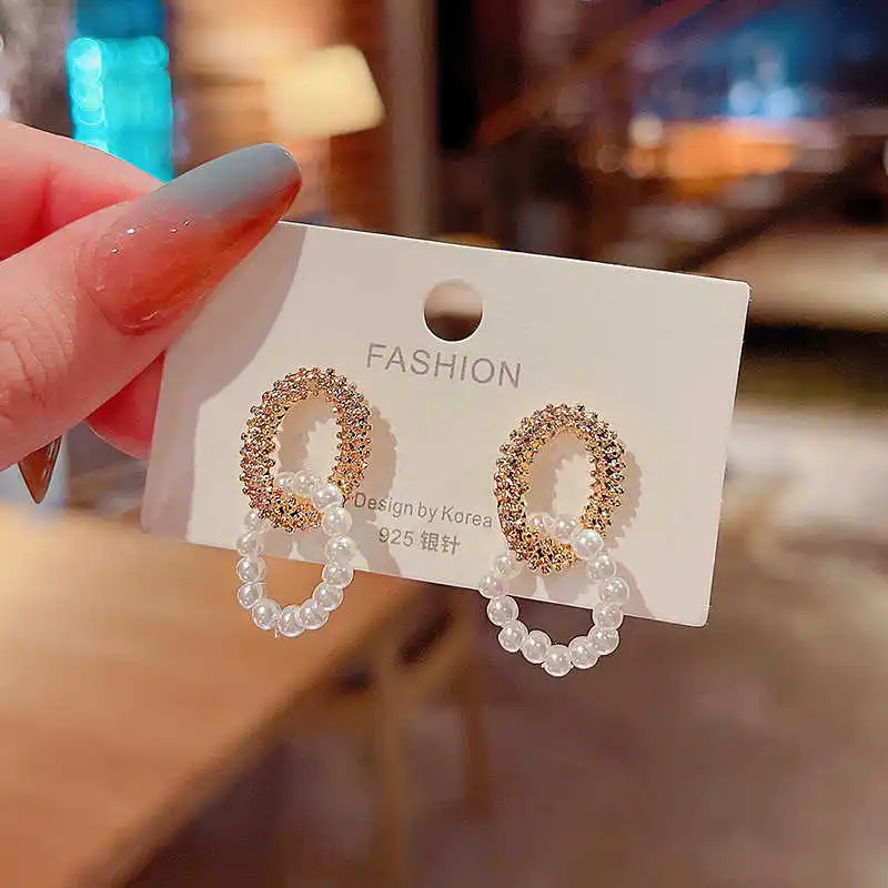 

2021 Korean new cool wind geometric Pearl Earrings women's S925 silver needle design temperament Earrings