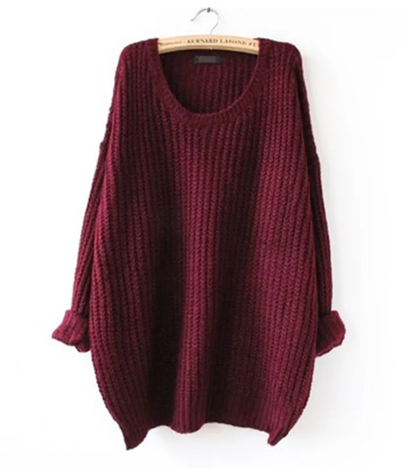 

In long loose sweater show thin round neckline noise with thin sweater coat