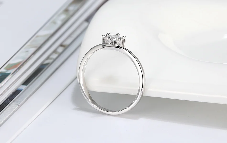 Effie Queen Trendy Female Engagement Rings with Big Crystal Stone AAAA Zircon 925 Silver Finger Ring Jewelry Party Gift BR192