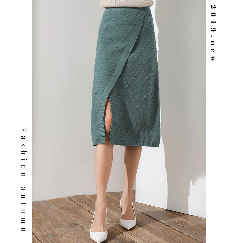 Женская трикотажная юбка трапеция Schinteon однотонная с разрезом и эластичным