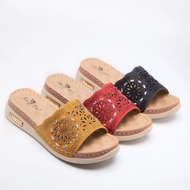 

Slippers Casual Women's Shoes With Platform Fretwork Heels Glitter Slides Pantofle Med Luxury Flat Jelly 2021 Soft Fabric PU Lei