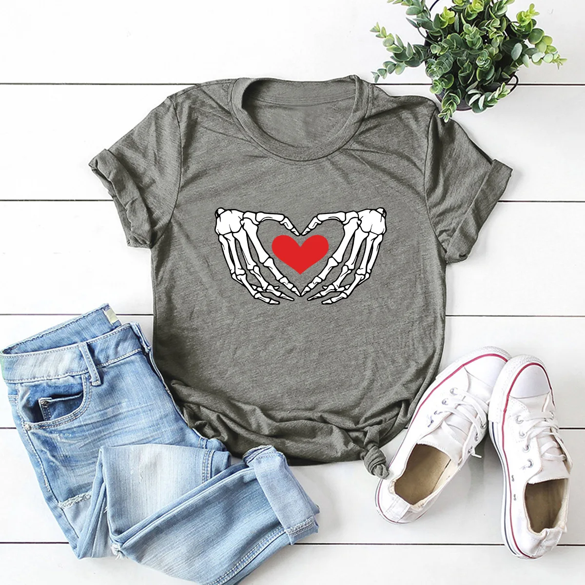 

Hot European and American Tops Skeleton Hand Love Short Sleeve Women's T-shirts Summer Plus Size