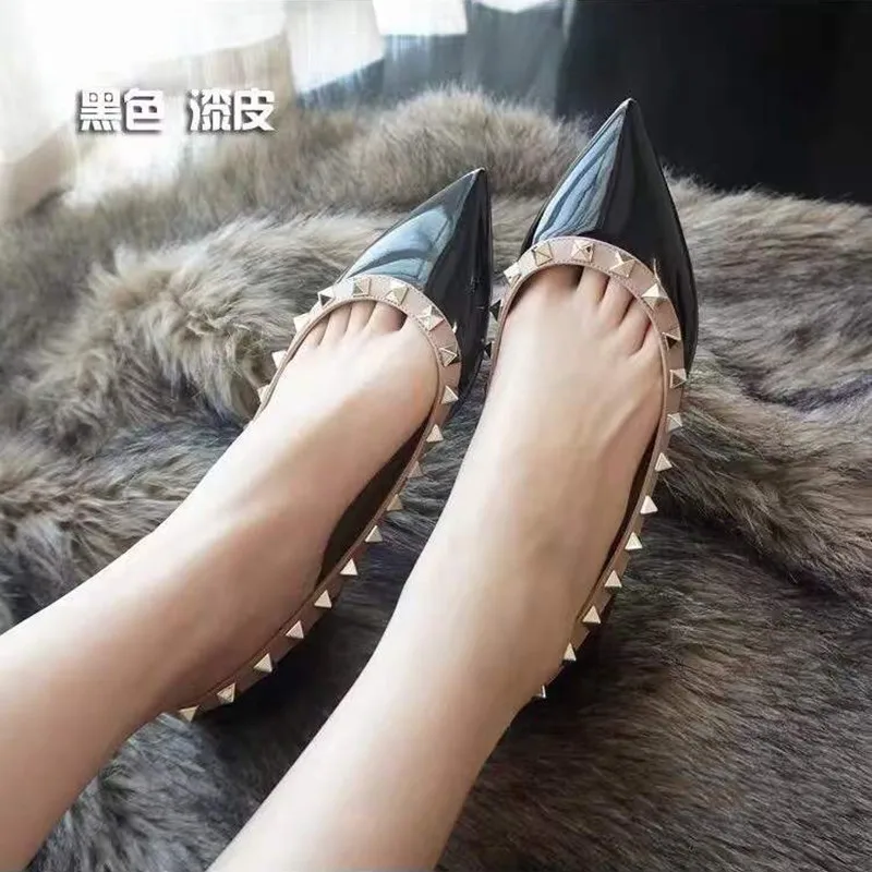 

2021V rivet flat pointed toe shoes classic leather shallow mouth all-match boat shoes willow nail flat heel ballet shoes + bag