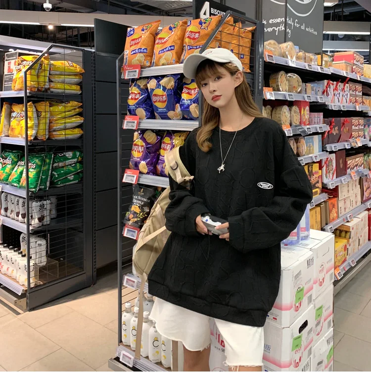 Женский свитер из пенопласта с вогнутыми-выпуклыми трехмерными буквами | Женская