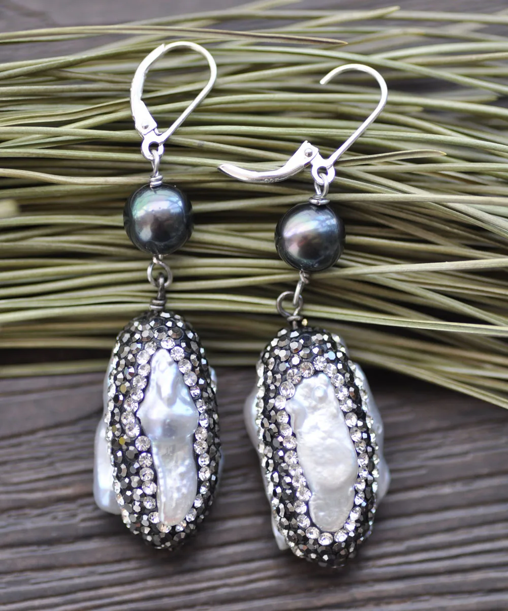 

P7663 28mm White Biwa & Black Round Pearl Dangle Earring CZ 925SC