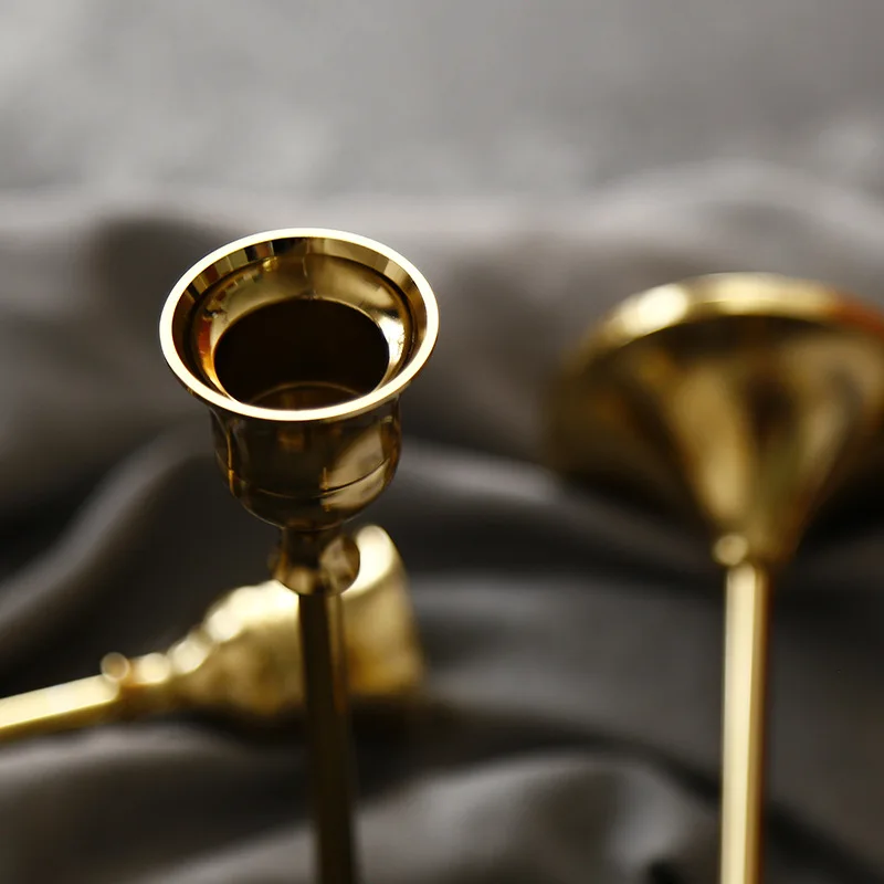 

Nordic Metal Candlestick Retro Single Head Gold Candle Holder Romantic Coffee Restaurant Wedding Candle Stand Luxury Home Decor