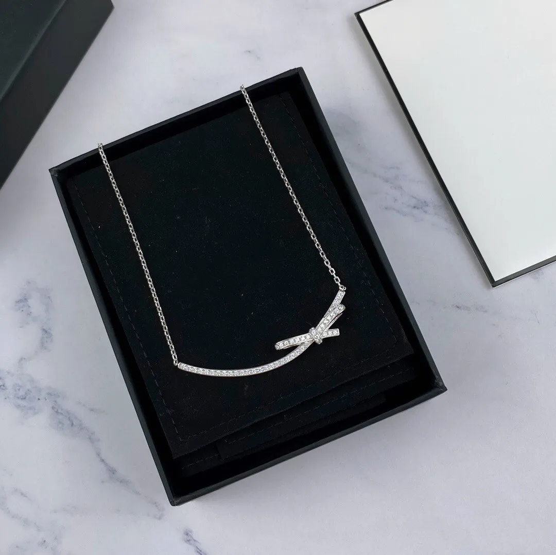 

Fashion S925 Sterling Silver Bow Knot Necklace Lady Curved Pendant Clavicle Chain Birthday Gift