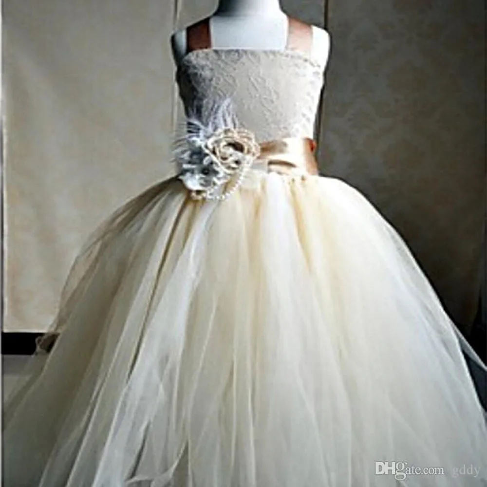 

Lace Vintage Arabic Beaded Flower Girl Dresses Short Sleeves Tulle Child Dresses Beautiful Flower Girl Wedding Dresses